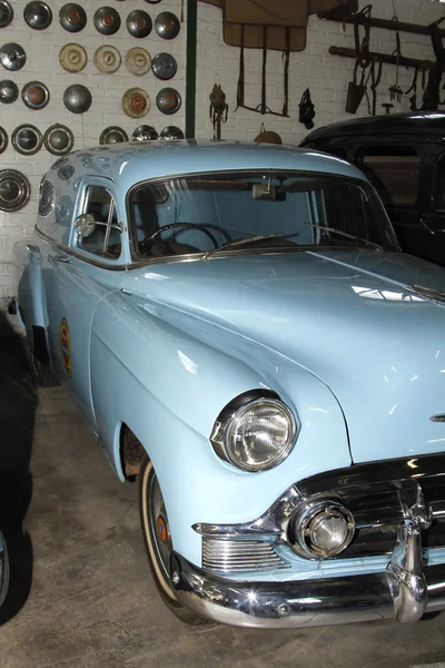 Eski model araba 1953 chevrolet teslim sedan — Stok fotoğraf