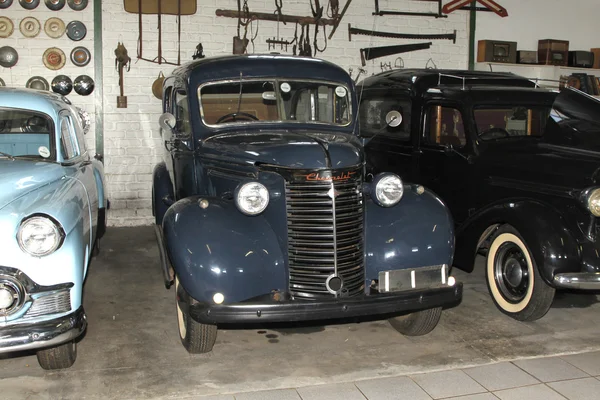 Урожай автомобілів в 1940 році приміських chevrolet — стокове фото