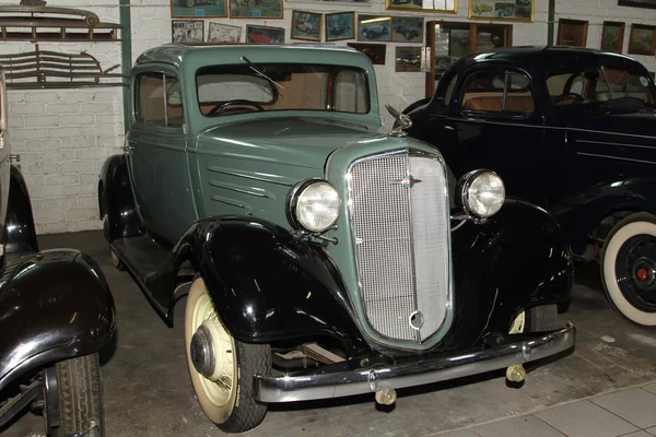 eski model araba 1935 chevrolet coupe