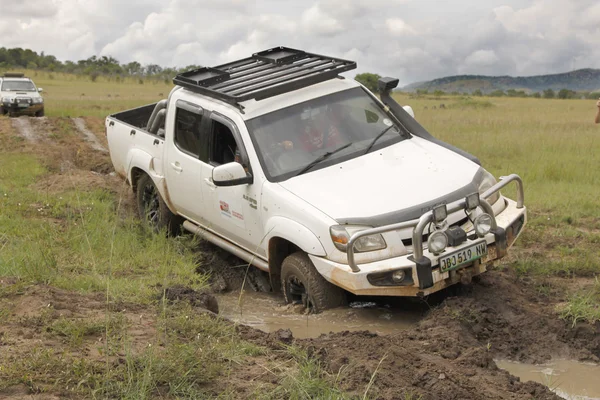 White Mazda BT-50 4x4 3L — Stock Photo, Image