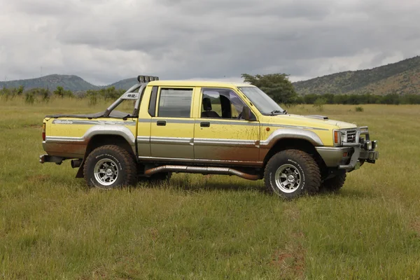 Amarelo Mitsubishi Colt Rodeo Twin Cab — Fotografia de Stock