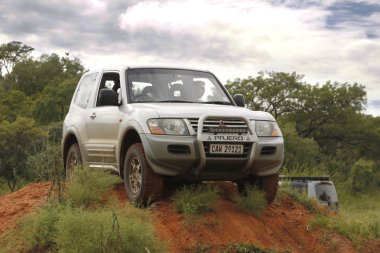 Gümüş mitsubishi pajero gls v6