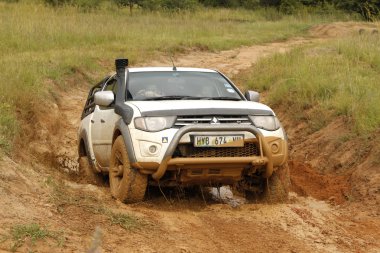 beyaz toyota triton DHD geçiş çamur engel