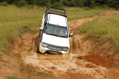 beyaz toyota triton DHD geçiş çamur engel