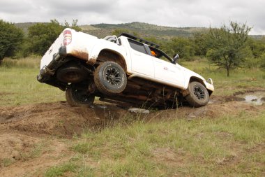 Beyaz mazda bt-50 4 x 4 3 l