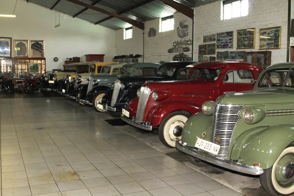 Display Room with Vintage Chevrolet Motorcars — Stock Photo, Image