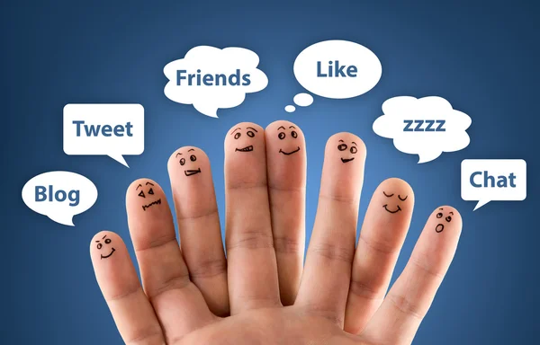 Glad grupp av finger smileys med sociala chat tecken och tal b — Stockfoto