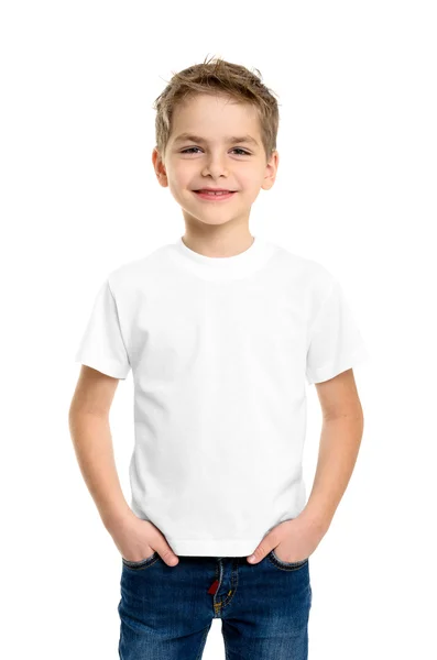 Vit t-shirt på en söt pojke — Stockfoto