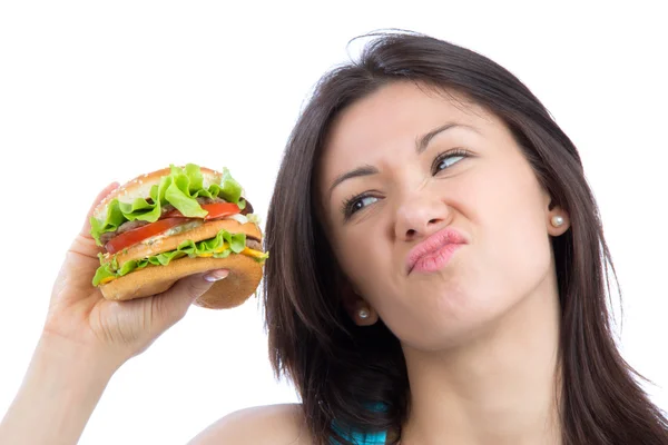 Mujer sostener hamburguesa sándwich en la mano hambre — Foto de Stock