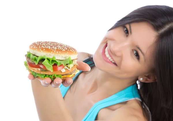 Donna con gustoso fast food panino hamburger malsano — Foto Stock