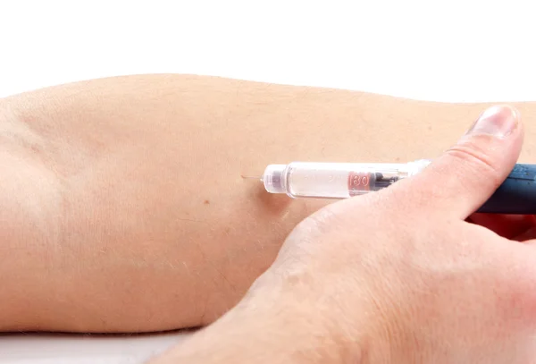 Doctor hand make patient insulin flu shot by syringe — Stockfoto