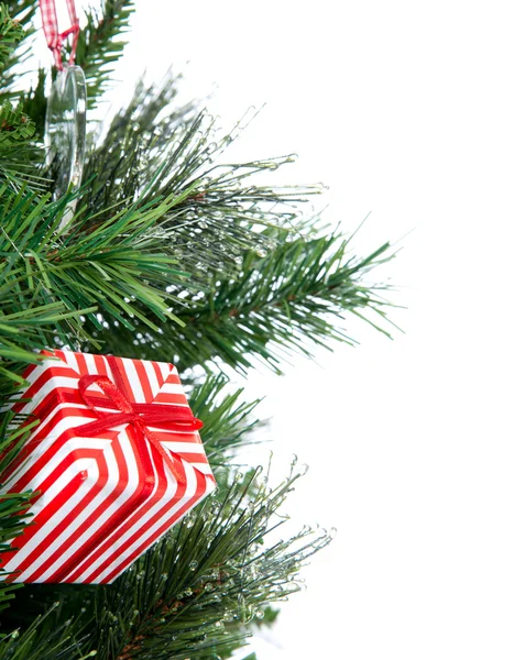 Decorated Christmas tree with patchwork ornament present — Stock Photo, Image