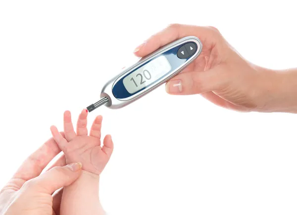 Medir o nível de glicose infantil diabetes teste de sangue — Fotografia de Stock