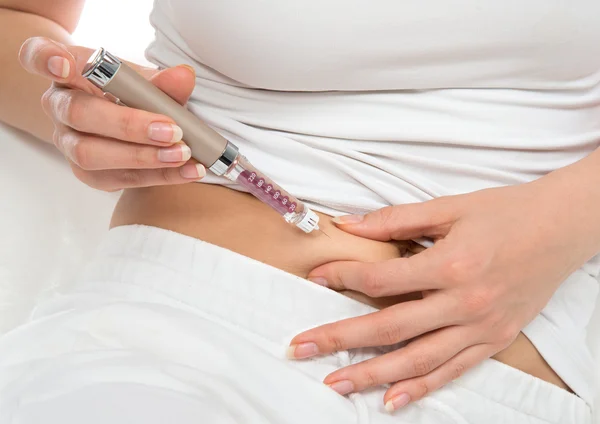 Abdomen subcutaneous insulin syringe pen injection vaccination — Stock Photo, Image