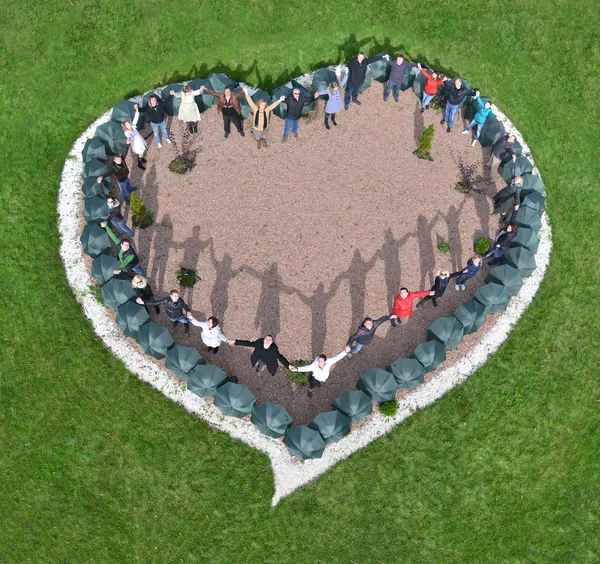 OBNINSK, RUSIA - 27 DE SEPTIEMBRE: Grupo de personas haciendo mi corazón — Foto de Stock