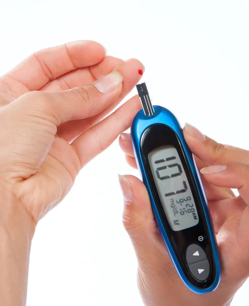 Diabetes patiënt bloedglucose niveau bloedtest meten — Stockfoto