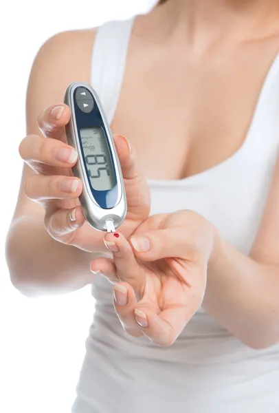 Diabetes patient woman measuring glucose level blood test — Stock Photo, Image