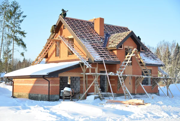 Unfinished house of brick site under construction with wooden ro — Stock Photo, Image