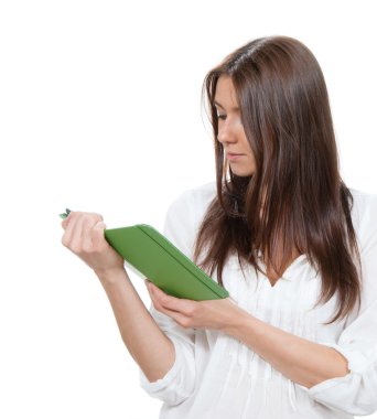 okuma ve kitap okuyan kadın öğrenci