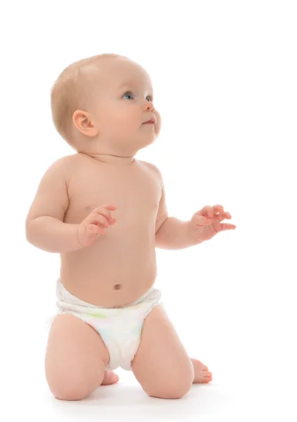 Kleines Kind Baby Kleinkind sitzt oder kriecht glücklich lächelnd — Stockfoto