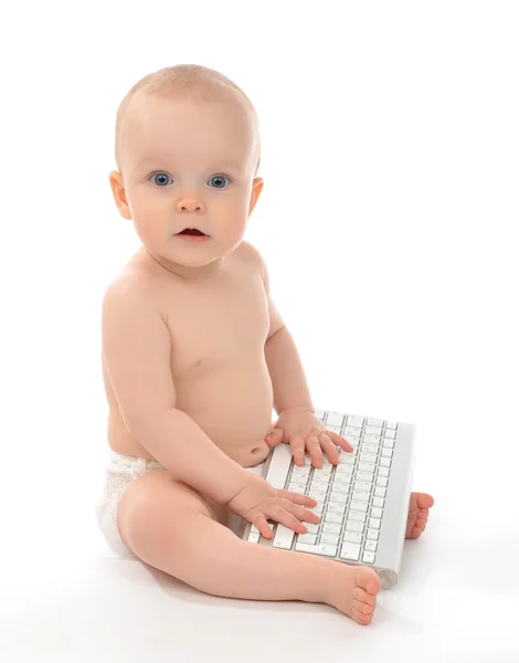 Child baby boy typing on computer keyboard — Stock Photo, Image