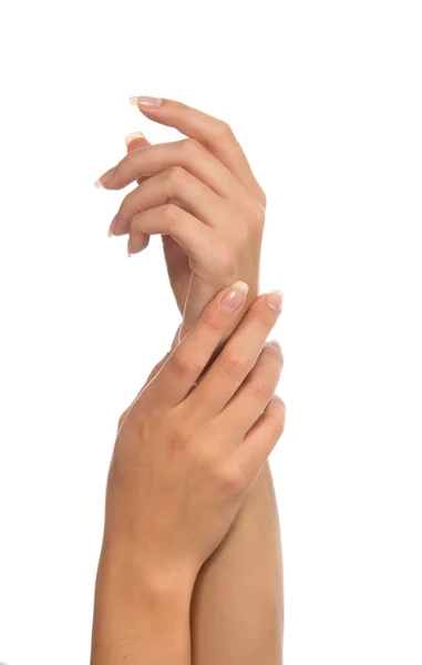 Krásná žena s francouzskou manikúra nehty rukou — Stock fotografie