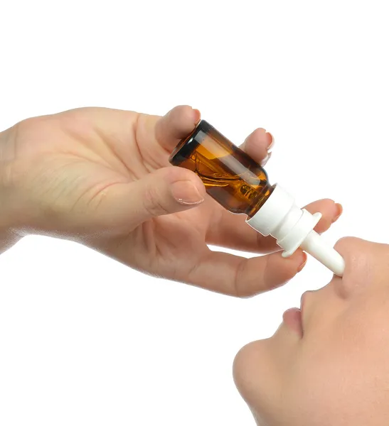 Vrouw geneeskunde neus spray neusspray geïsoleerd — Stockfoto