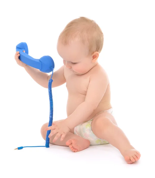 Baby kind baby jongen peuter spelen bellen via de telefoon — Stockfoto