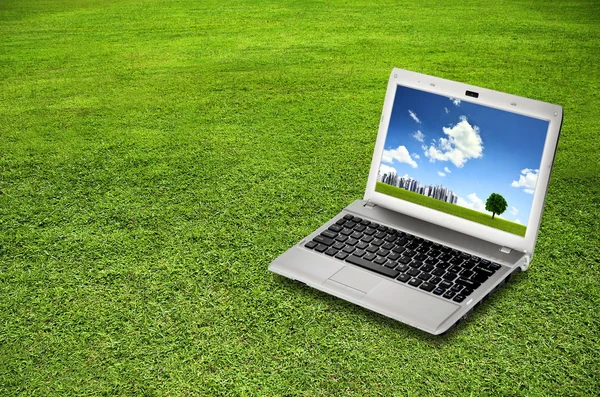 Grön laptop — Stockfoto