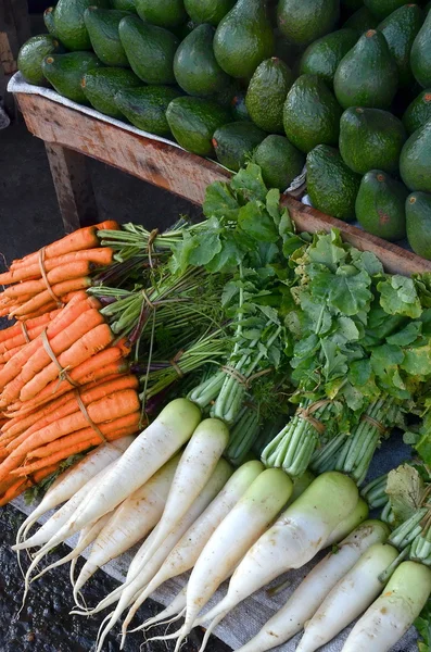 Färsk frukt på traditionell marknad — Stockfoto