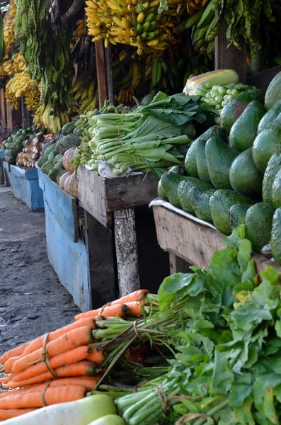 Vers fruit op de traditionele markt — Stockfoto