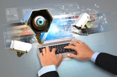 İnternet Casusu. Özel bilgilerinizi ve bilgilerinizi çalmak için sizi ve internetteki faaliyetlerinizi her zaman izleyenler var..