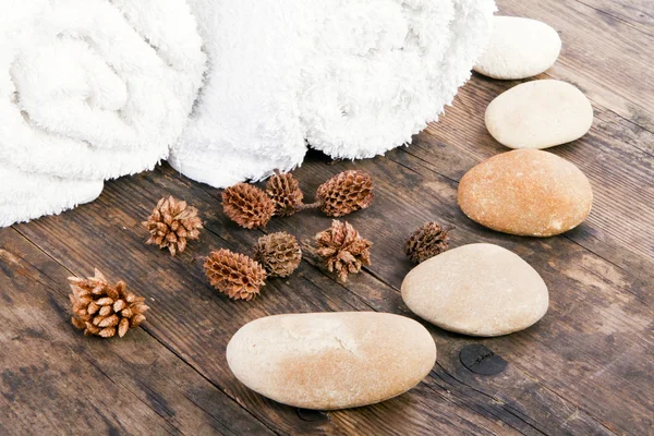White towels and stones next to each other. — Stock Photo, Image