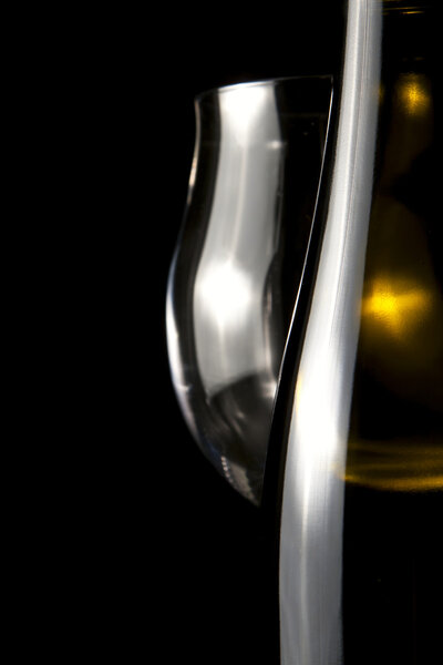 Декоративные бутылки и бокалы для вина
.