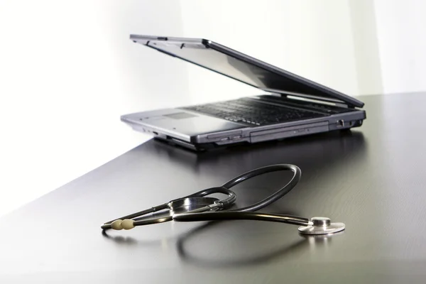 Medical stethoscope and a laptop on the table. — Stock Photo, Image