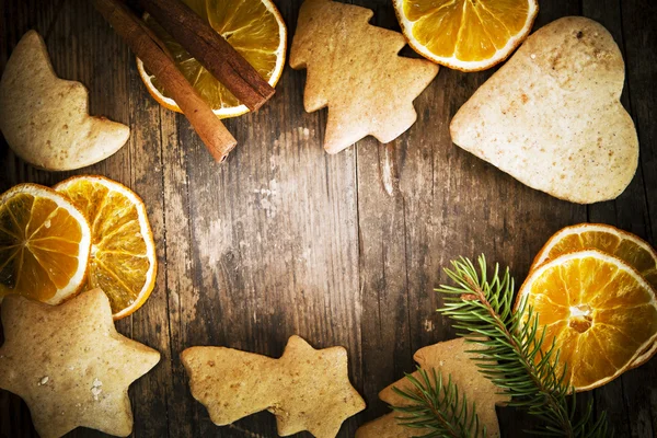 Gâteaux sur une table en bois côte à côte . — Photo