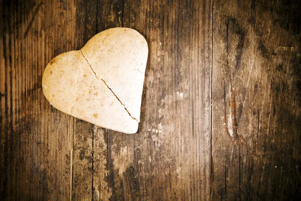 Broken heart cake on wooden table. — Stock Photo, Image