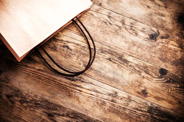 Пустой мешок коричневый деревянный фон . — стоковое фото
