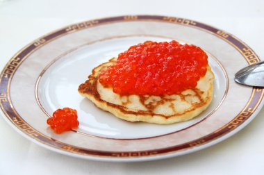 Kırmızı havyar ile gözleme