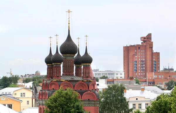 Православный храм в городе Ярославле — стоковое фото
