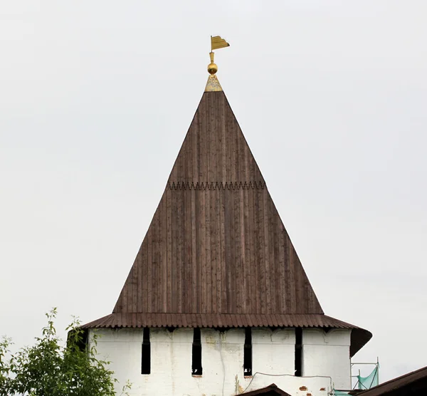 Фортечна вежа біля монастиря — стокове фото