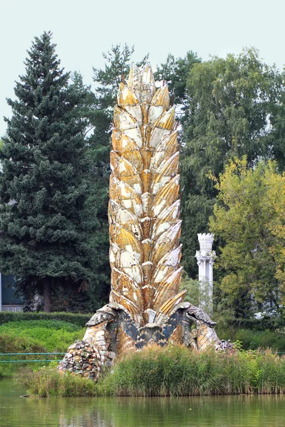 Fountain spike in Moscow at the Exhibition — Stock Photo, Image