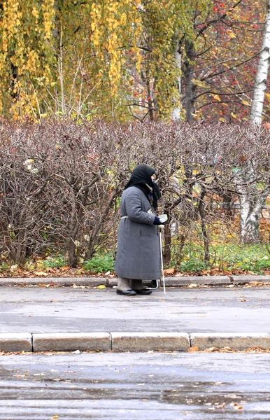 Beggar's grandmother begs — Stock Photo, Image