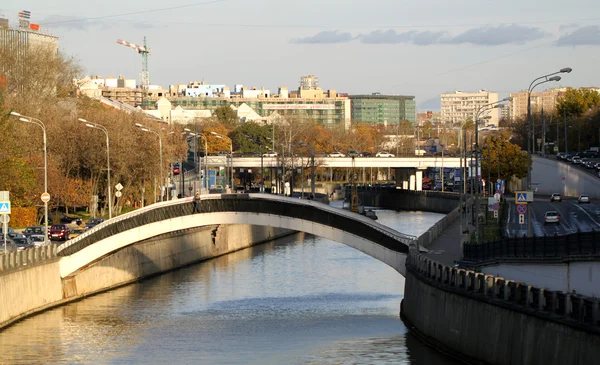 桥上在莫斯科亚河乌扎 — 图库照片
