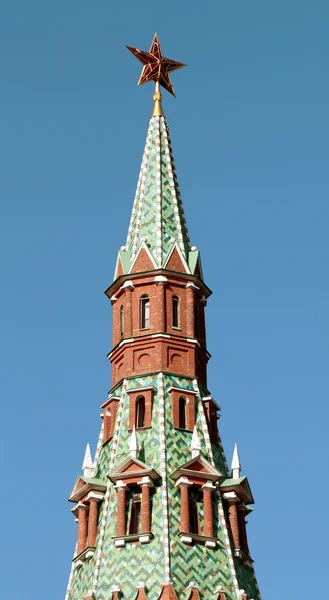 La cima de la torre con la estrella —  Fotos de Stock