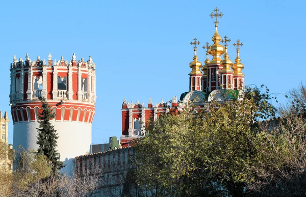 Igreja e Torre do Convento Novodevichy — Fotografia de Stock