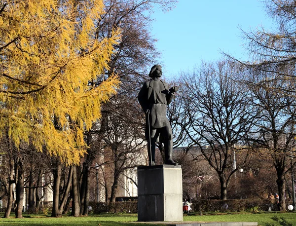 Monument voor maxim Gorki — Stockfoto