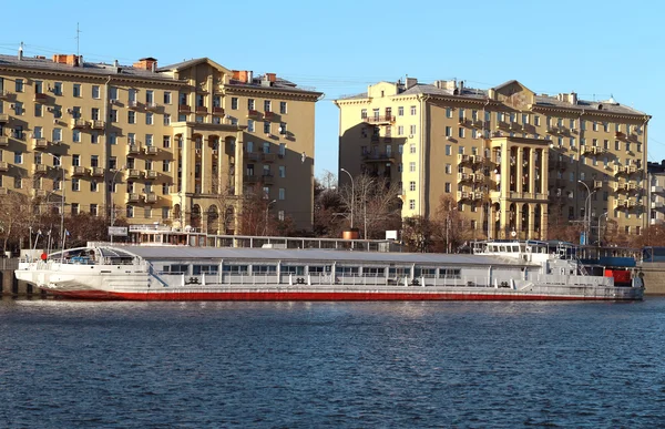 Restaurant sur l'eau deborkader — Photo