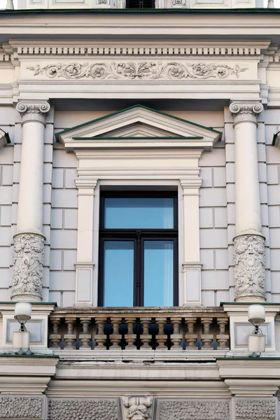 Fenster in einem Gebäude — Stockfoto