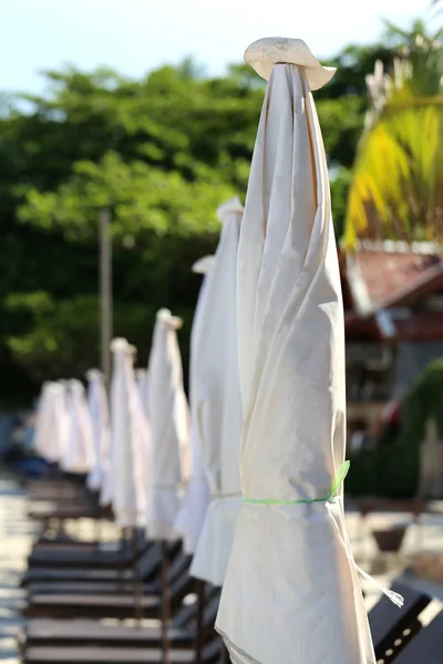 Umbrellas on the beach — Stock Photo, Image